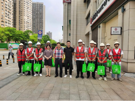 汇东建工开展“情系职工 夏日送清凉” 慰问活动